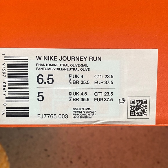 Nike Women's Cream and Gold Athletic Shoes - Picture 6 of 7